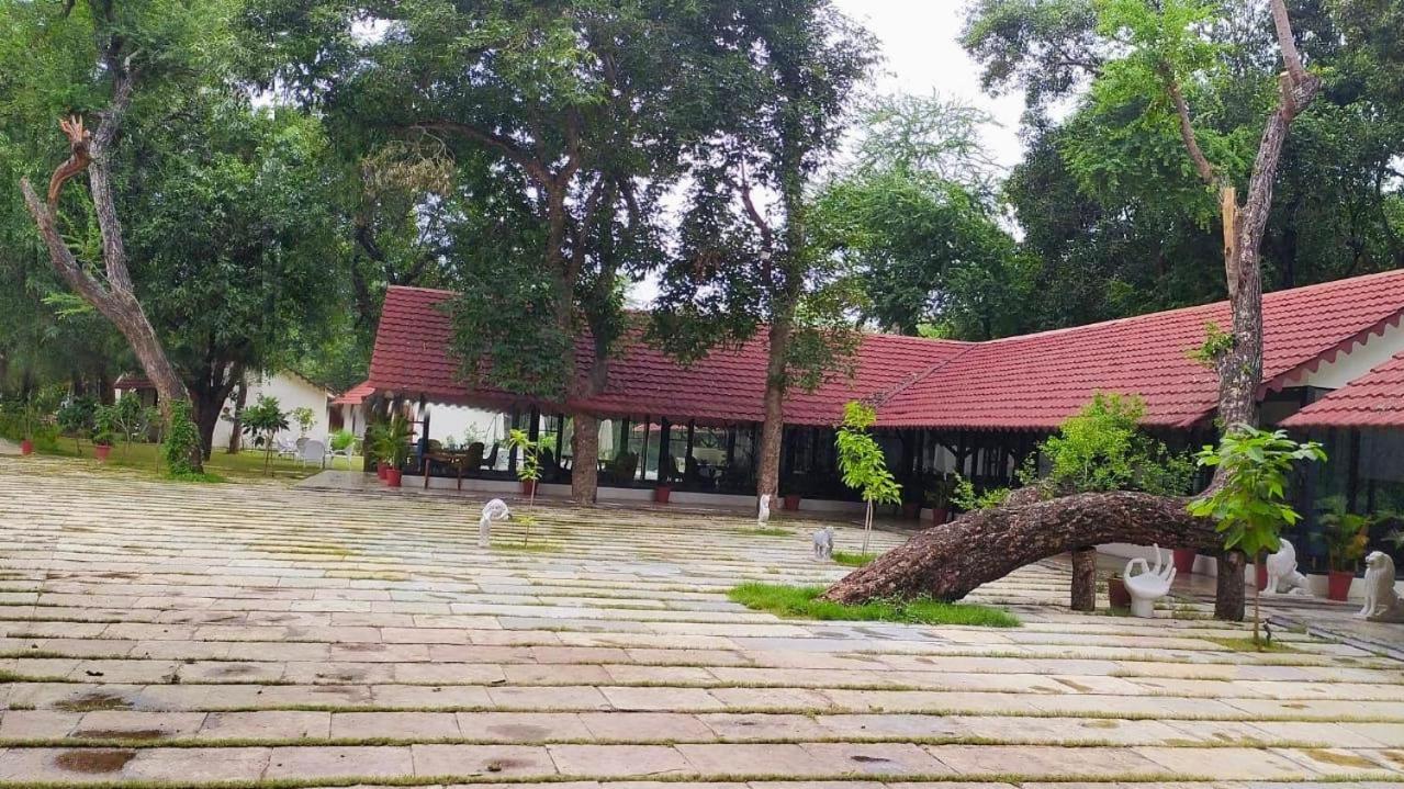 Aranya Vilas - A Nature Resort Удайпур Экстерьер фото